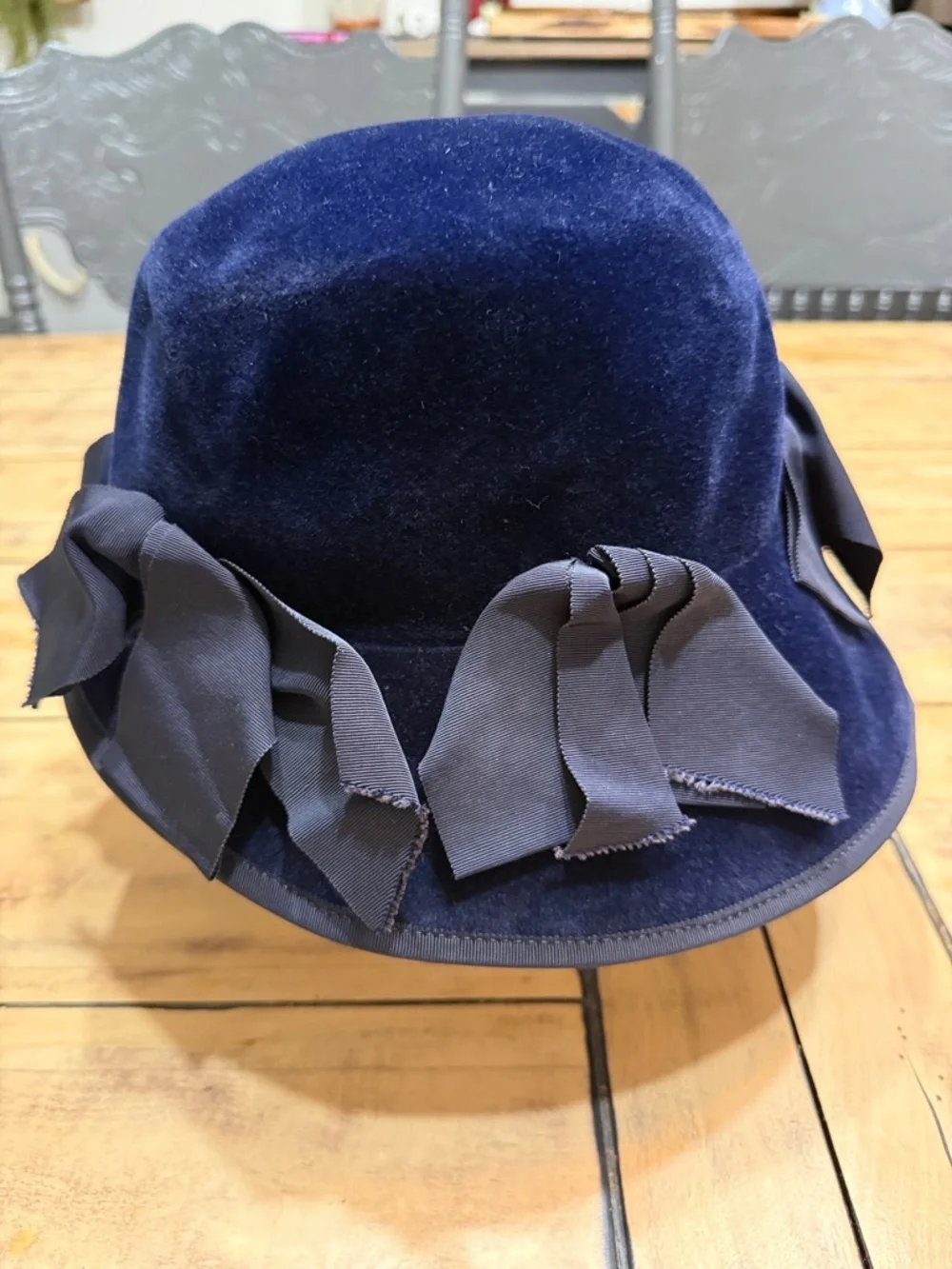 Vintage Nan Cie original Navy Velvet Bow Accent Cloche Hat - Picture 2 of 8